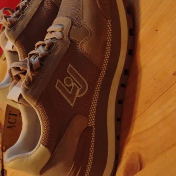 Liu Jo Beige and Cream Sneakers - Picture 6 of 7